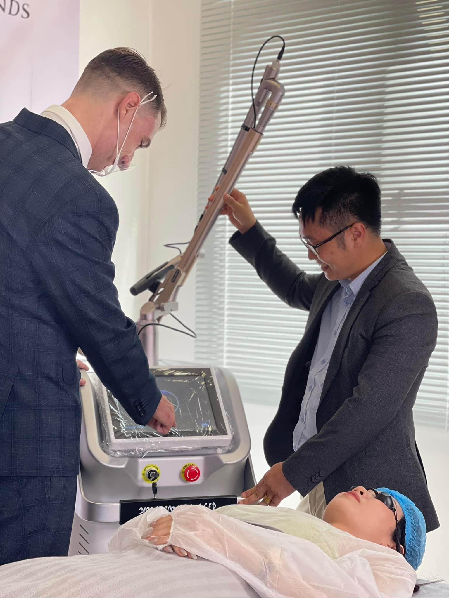 hpmed chuyển giao máy laser picoseconds cho master phun xăm Thảo Trần - 06