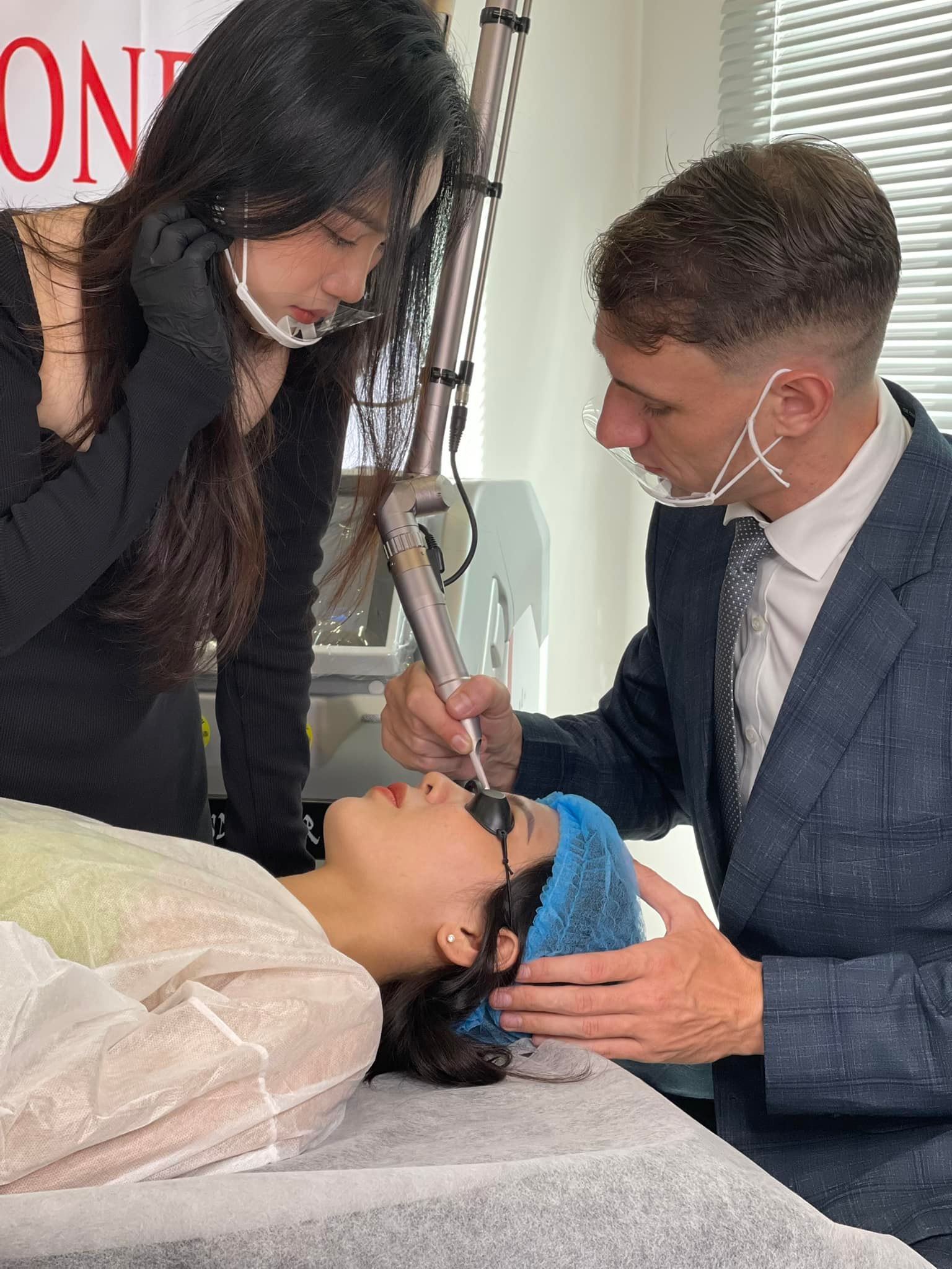 hpmed chuyển giao máy laser picoseconds cho master phun xăm Thảo Trần - 02