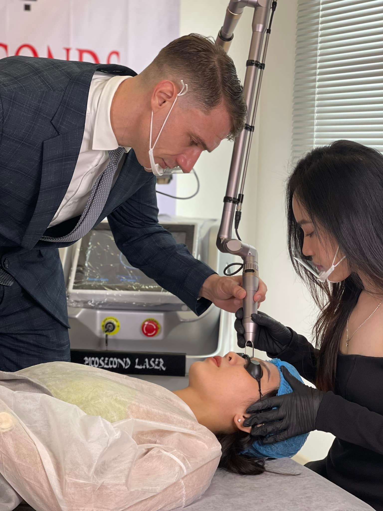 hpmed chuyển giao máy laser picoseconds cho master phun xăm Thảo Trần - 03