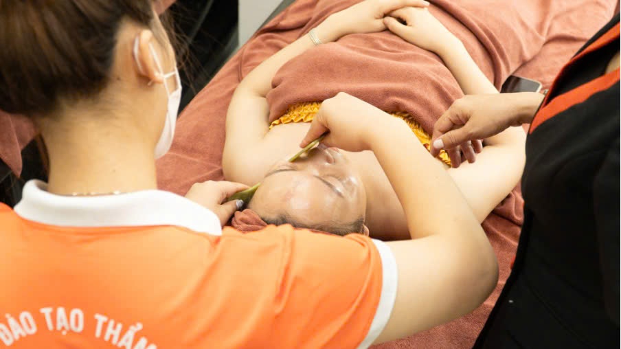 Top 10 Khóa Học Gội Đầu Dưỡng Sinh tại TPHCM 1 khoa hoc goi dau duong sinh TPHCM 1